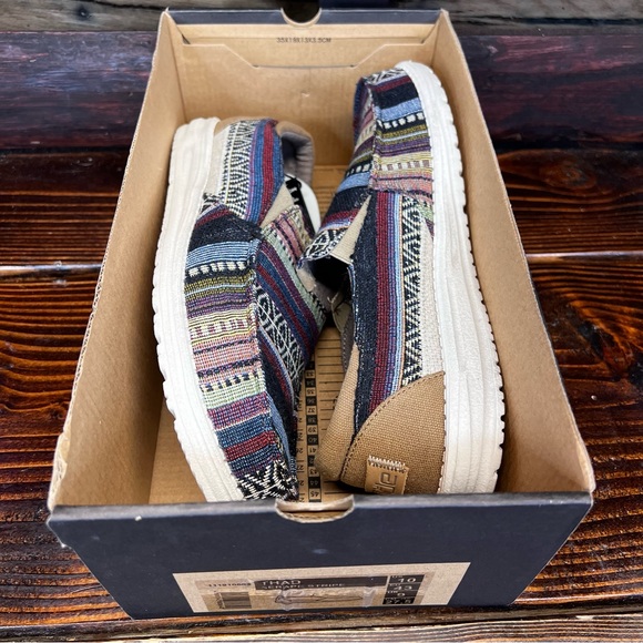 NIB Hey Dude Men's Thad Serape Stripe Slip On Shoes - Picture 8 of 8